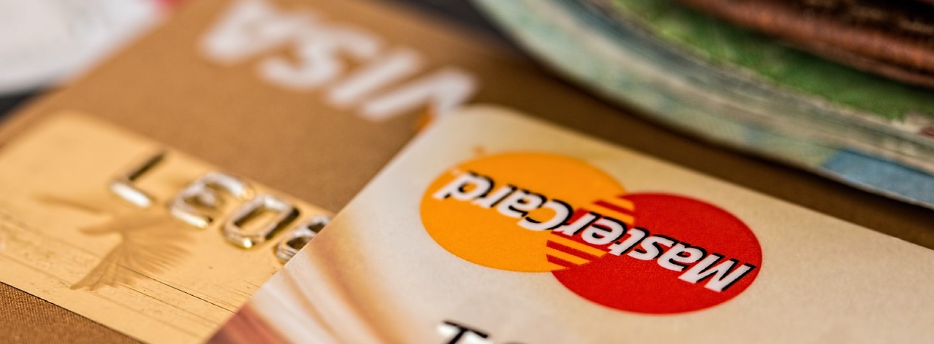 Dobrze dobrana do potrzeb karta kredytowa pozwala oszczędzać! Jak ją wybrać?