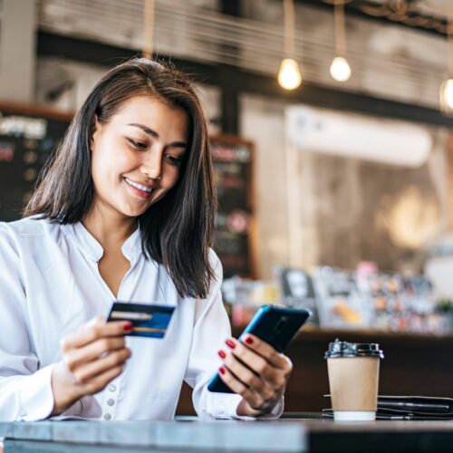 Czy kartę kredytową można uzyskać przez internet?