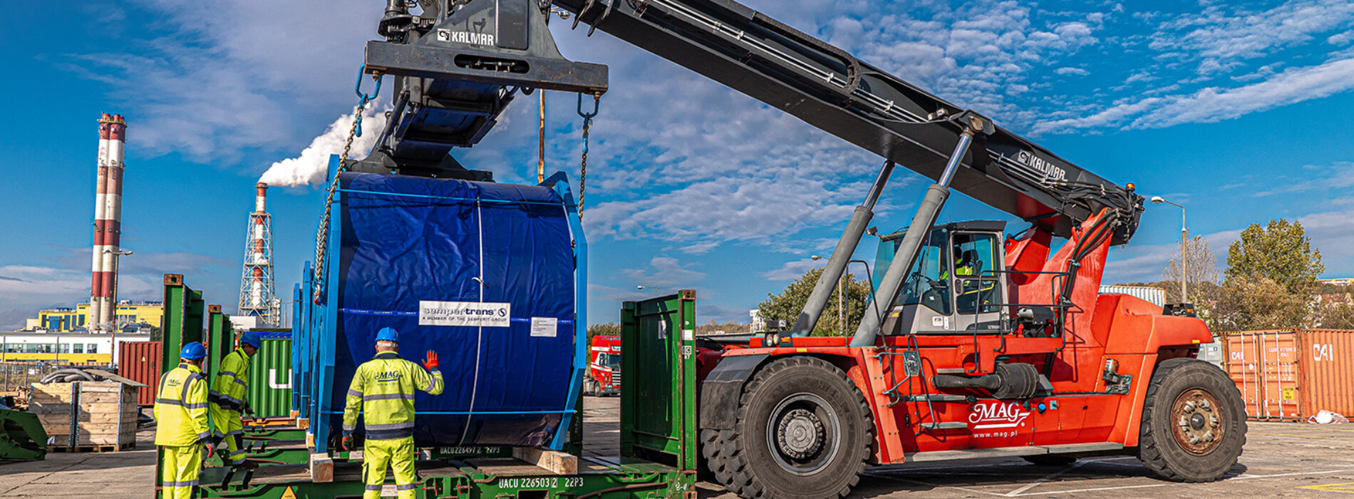 Jak przewozić ładunki ponadgabarytowe? Sprawdź opcję project cargo