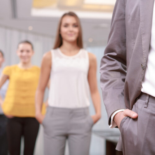 Dress code w pracy, sprawdź jak się ubierać i co oznaczają „business casual”, „business formal” i „smart casual”?