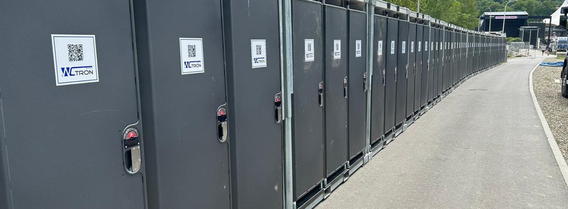 Jak wygląda proces zamówienia toalety mobilnej krok po kroku?