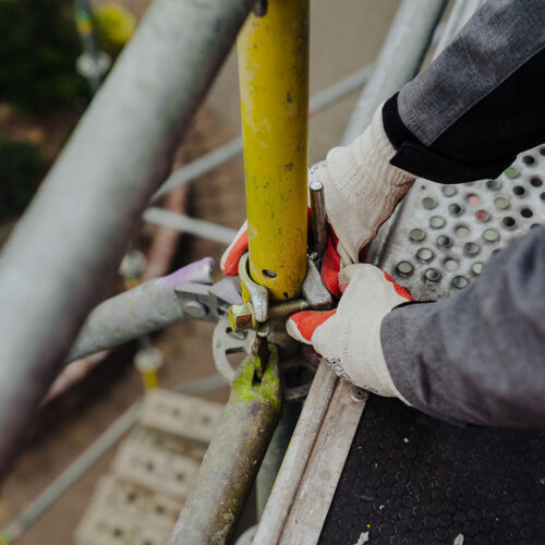 Dlaczego palety modułowe są praktycznym rozwiązaniem w logistyce budowlanej?